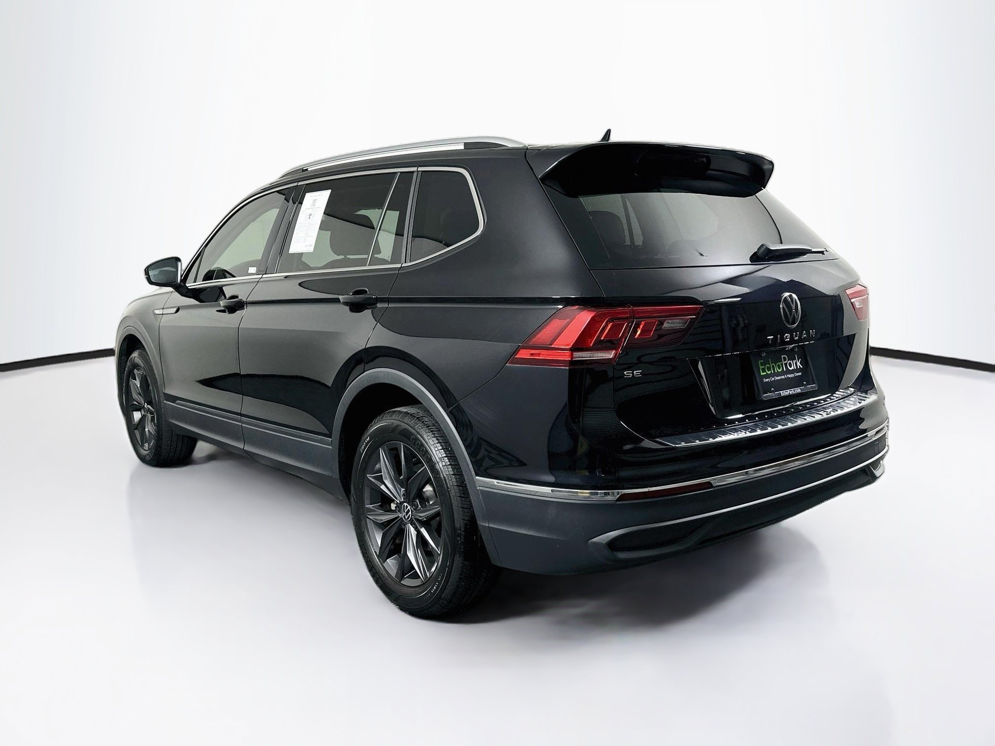 Used 2023 Volkswagen Tiguan SE FWD image 5