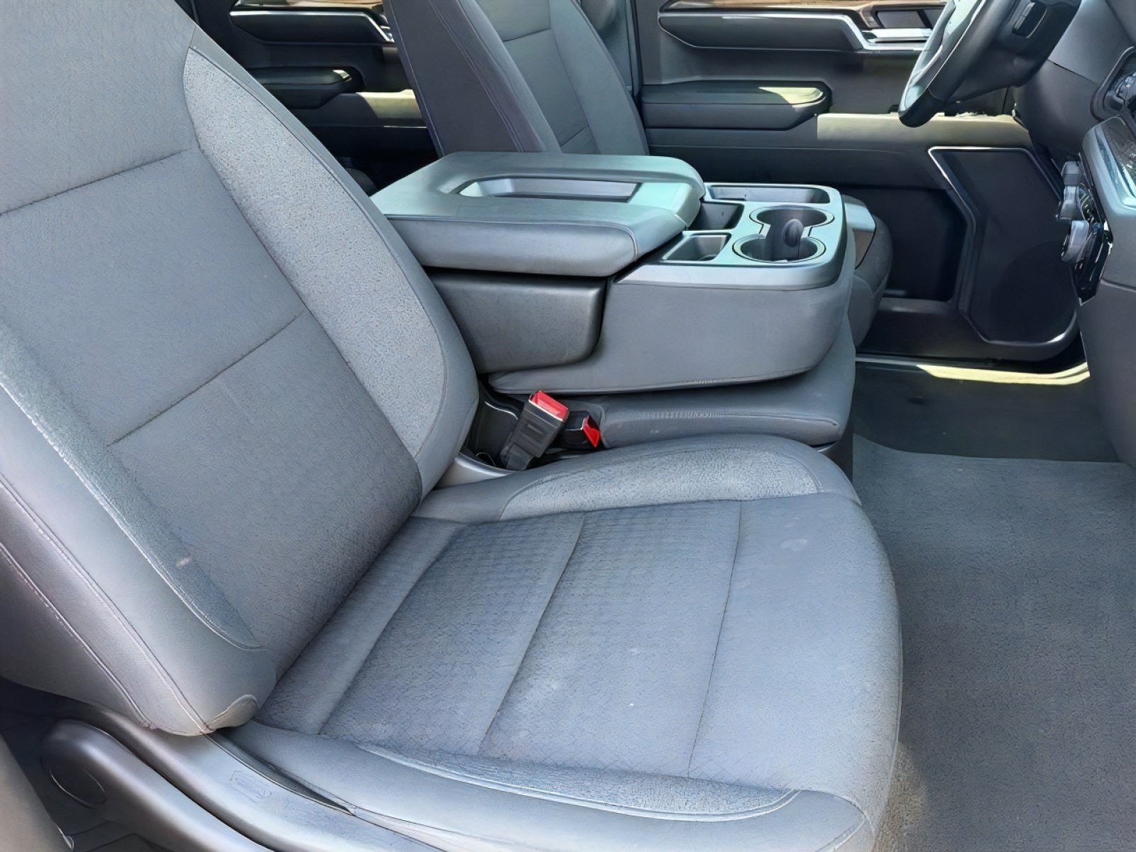 Used 2024 Chevrolet Silverado 1500 LT AWD/4WD image 10