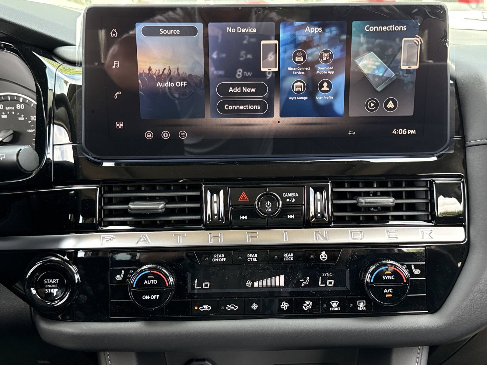 New 2026 Nissan Pathfinder SV w/ SV Premium Package FWD image 4