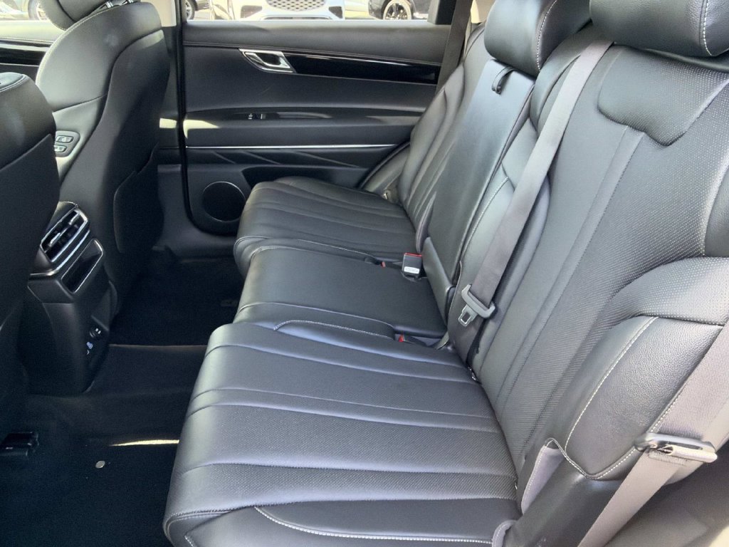 Certified 2025 Genesis GV80 2.5T Standard AWD/4WD image 13