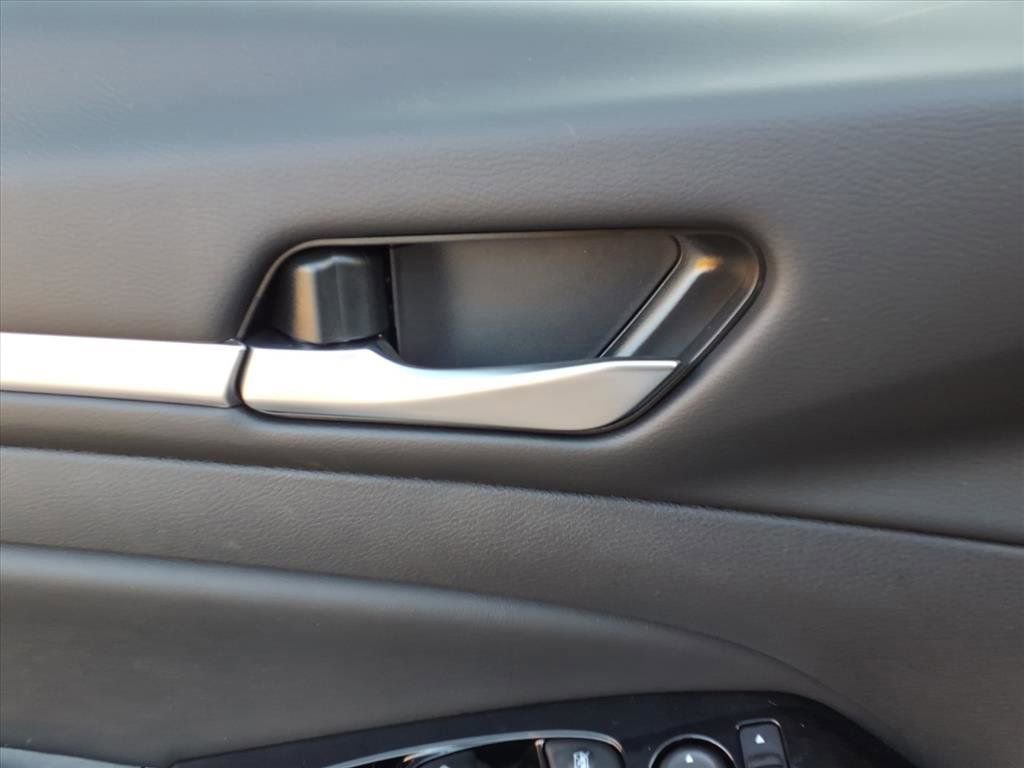 New 2025 Nissan Altima 2.5 SL image 16