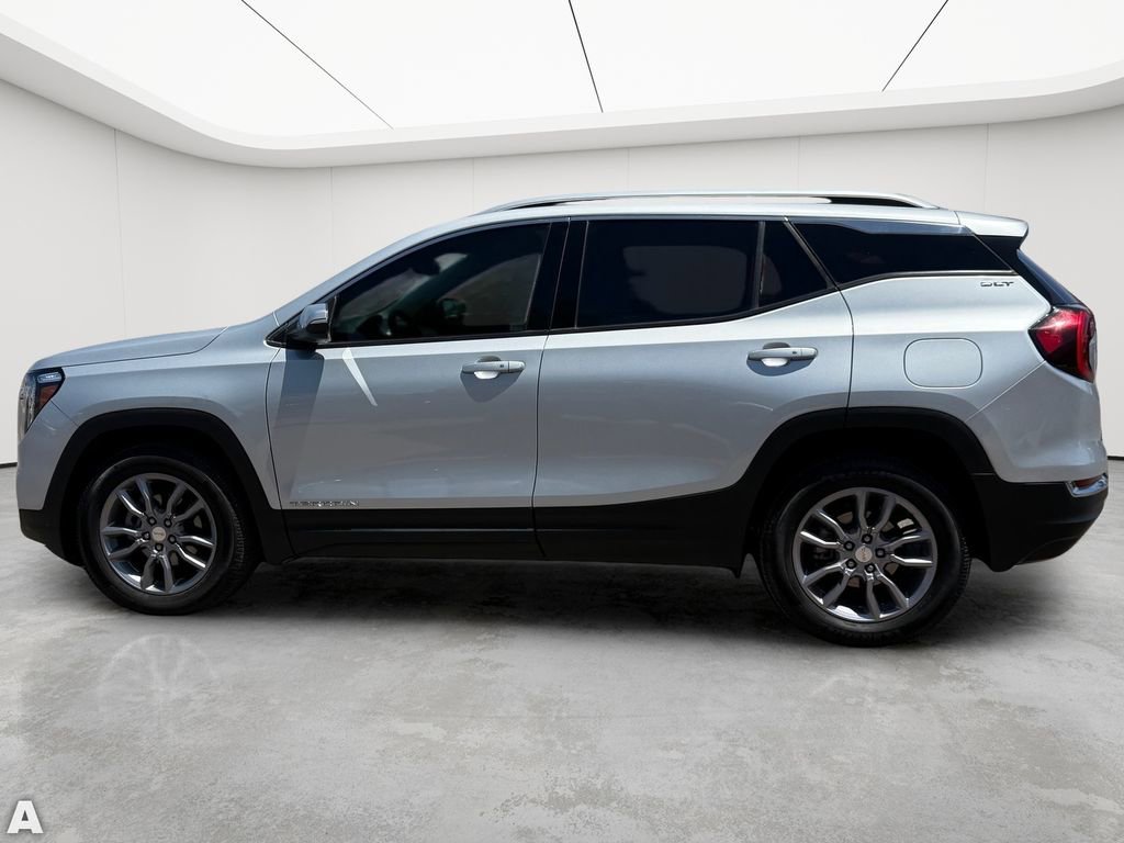 Used 2022 GMC Terrain SLT AWD/4WD image 3