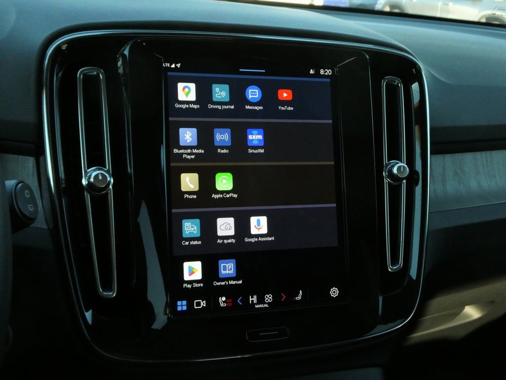 Used 2024 Volvo XC40 B5 Plus image 6