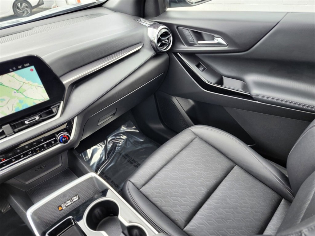 Used 2025 Chevrolet Equinox LT w/ Convenience Package II image 13