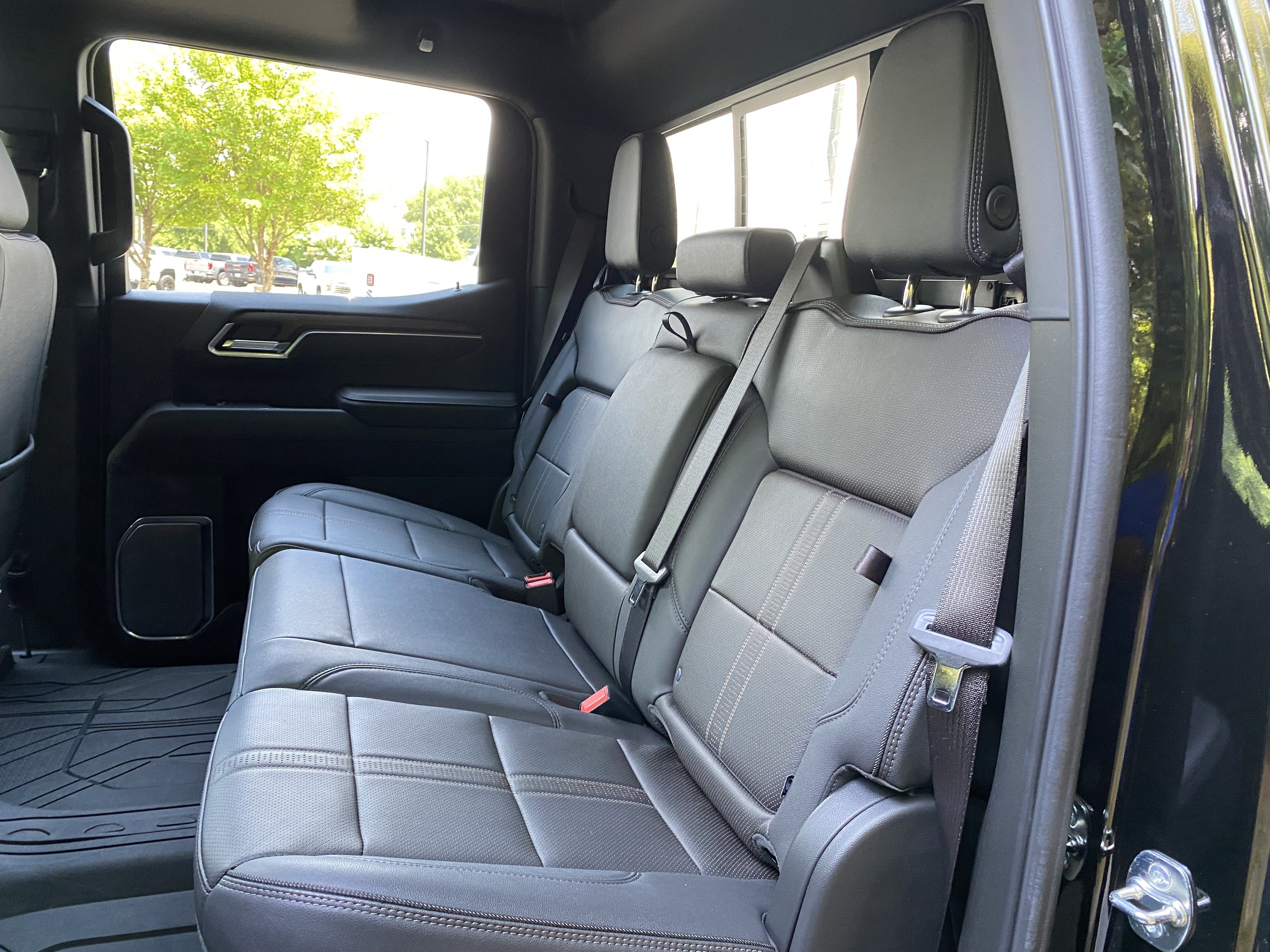Used 2025 Chevrolet Silverado 1500 High Country w/ Midnight Edition AWD/4WD image 42