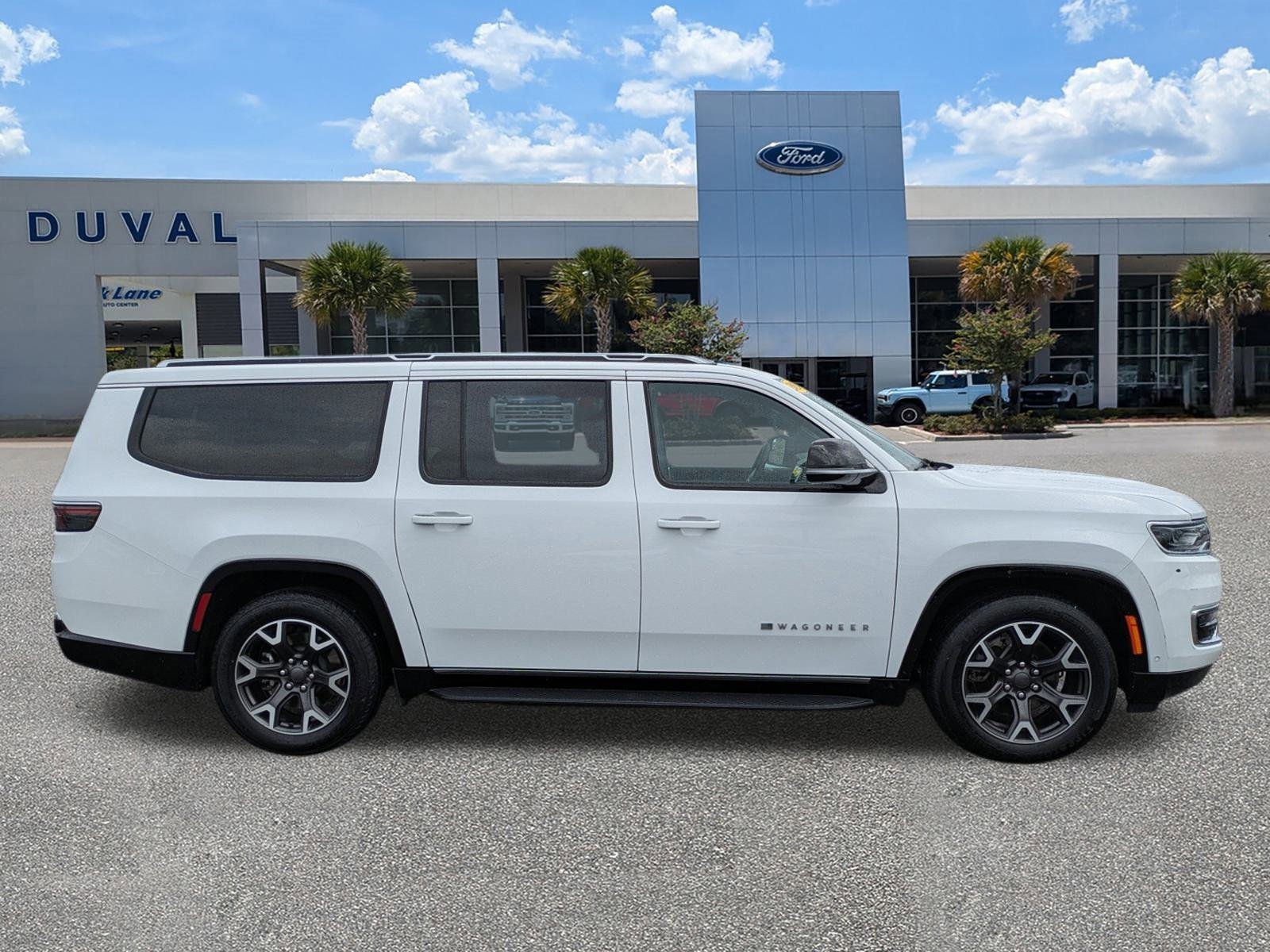 Used 2024 Jeep Wagoneer L Series III w/ Flexible Seating Group image 2