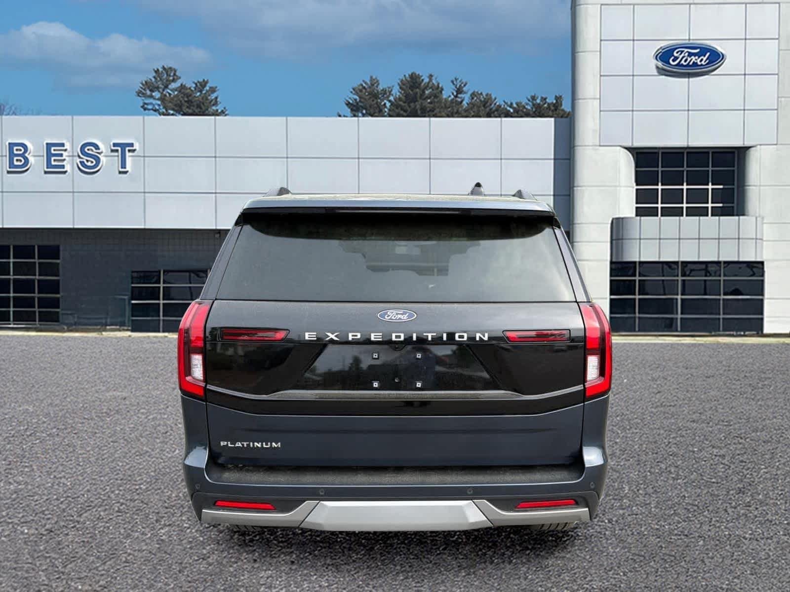 Used 2025 Ford Expedition Platinum w/ Driver's Package AWD/4WD image 6