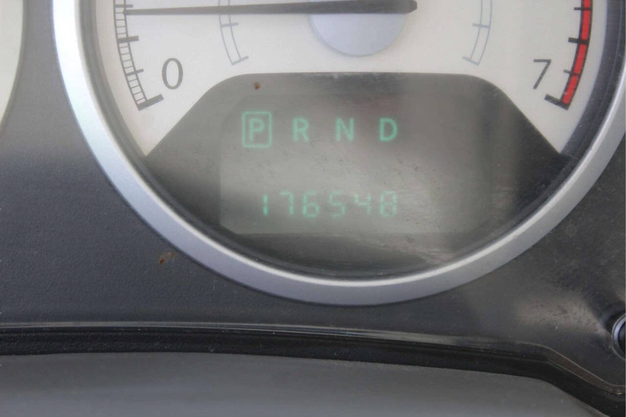 Used 2008 Chrysler Town & Country Limited w/ Entertainment Group #3 FWD image 8