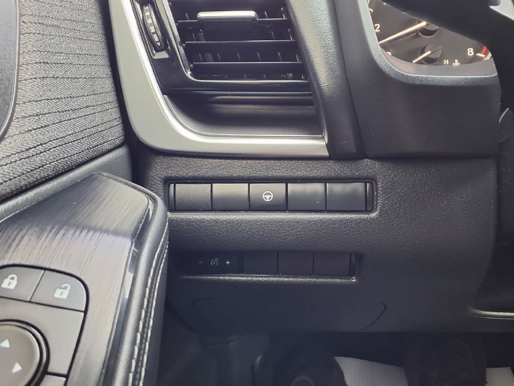 Used 2022 Nissan Rogue SV FWD image 12