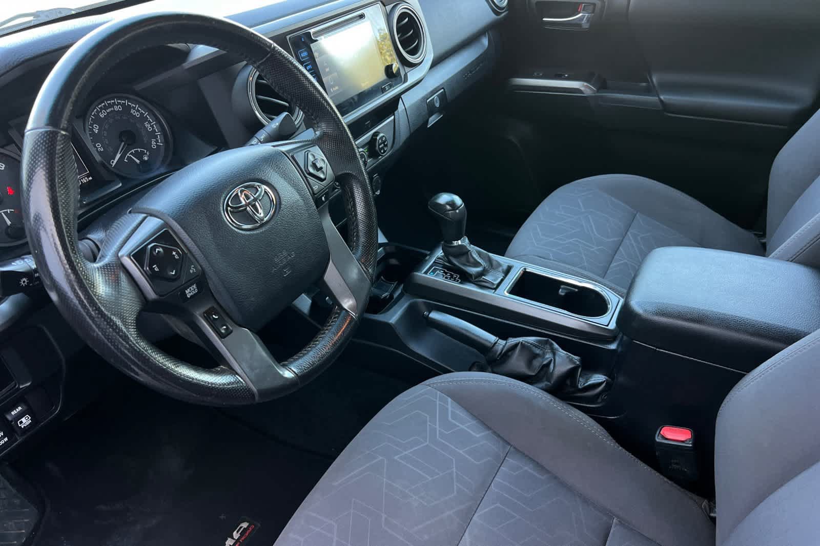 Used 2017 Toyota Tacoma TRD Sport w/ Tow Package RWD image 12