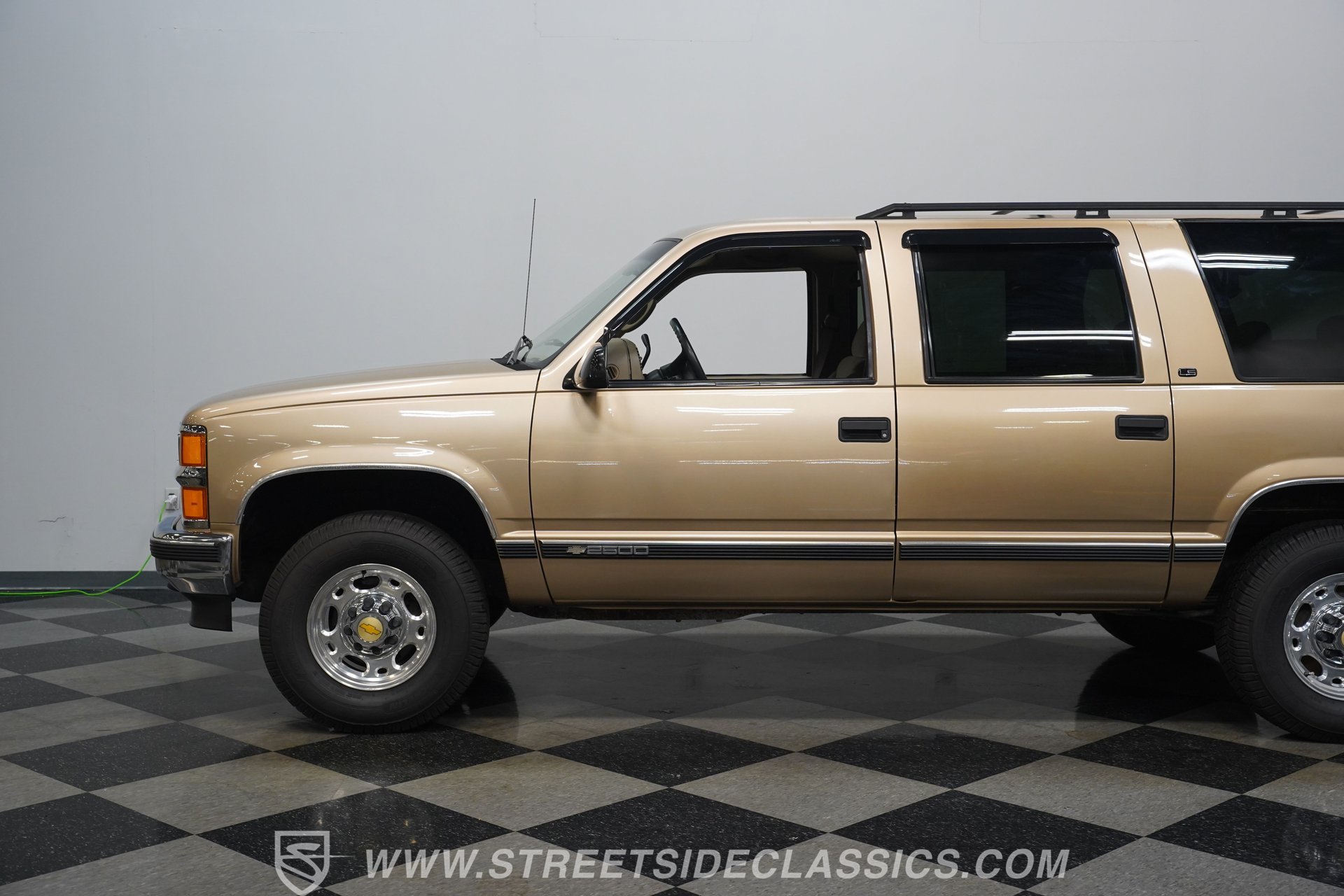 Used 1999 Chevrolet Suburban 2500 w/ Preferred Equipment Group 2 RWD image 23