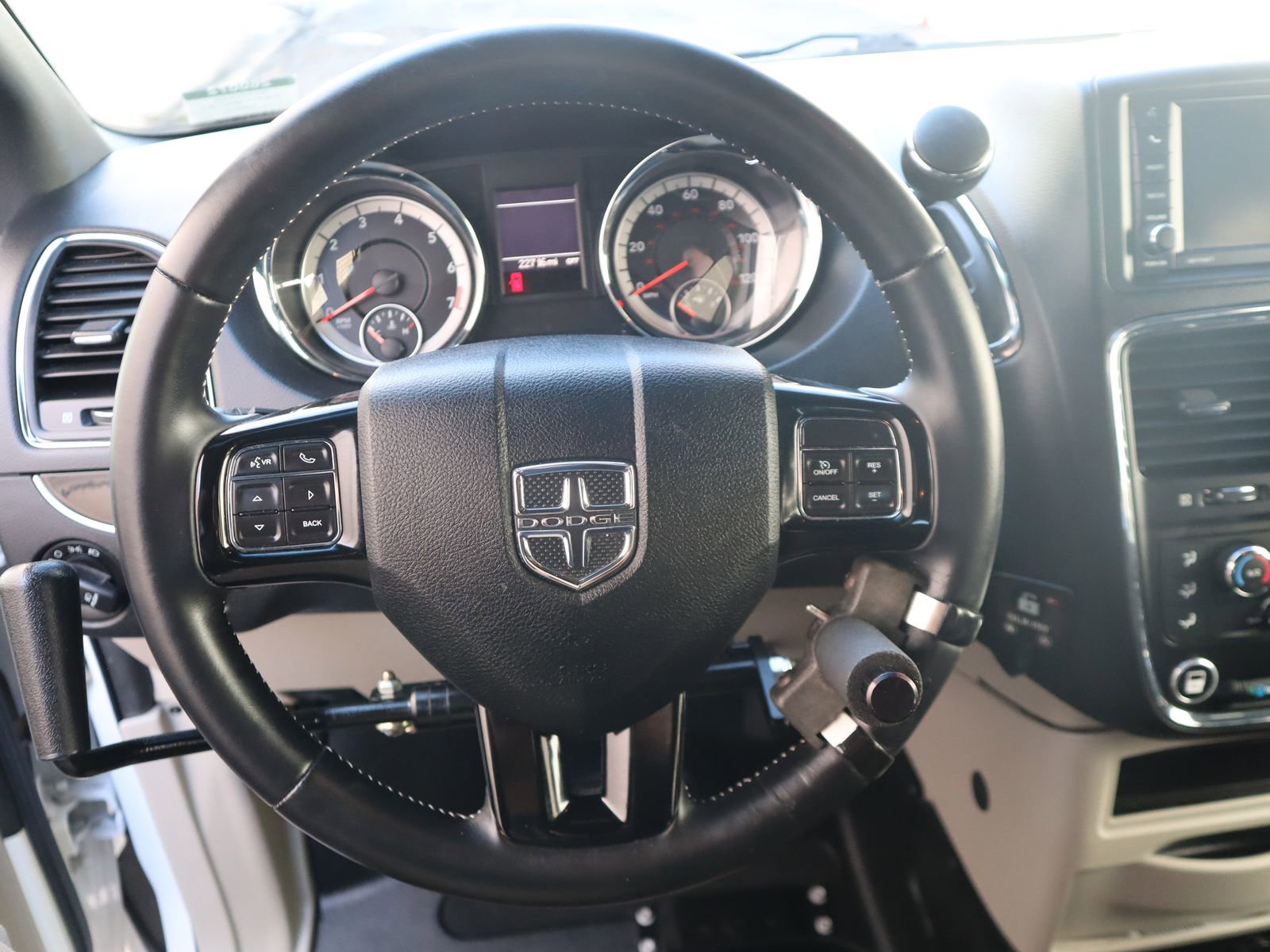 Used 2017 Dodge Grand Caravan SXT w/ Rear Park Assist Package image 41