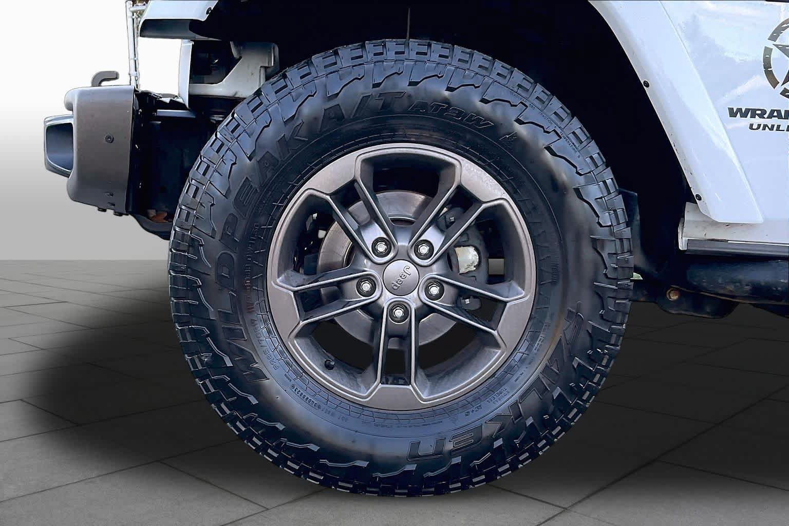 Used 2017 Jeep Wrangler Unlimited Sahara AWD/4WD image 9