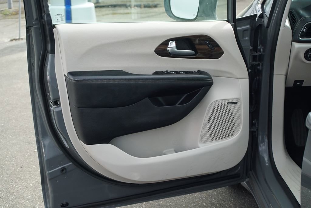 Used 2021 Chrysler Pacifica Limited w/ Premium & Safety Sphere Group AWD/4WD image 28