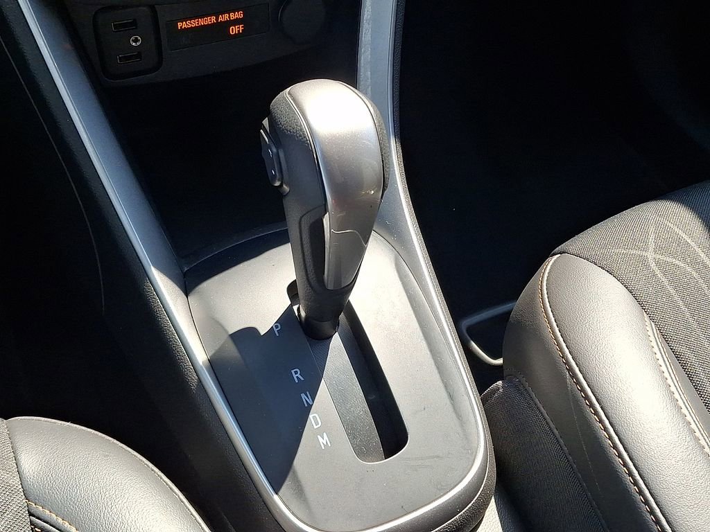 Used 2022 Chevrolet Trax LT w/ LT Convenience Package image 17