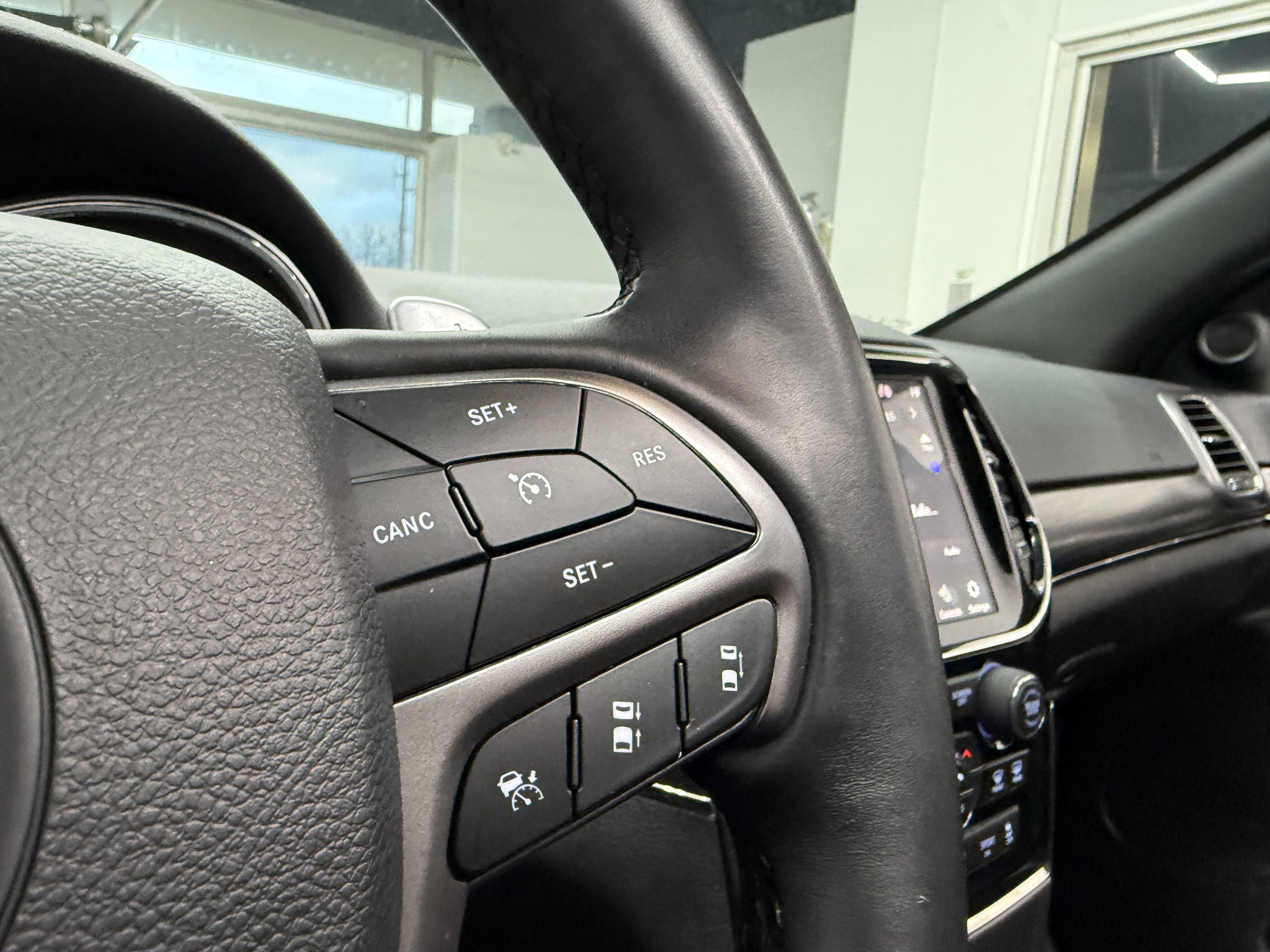 Used 2019 Jeep Grand Cherokee Limited X image 16