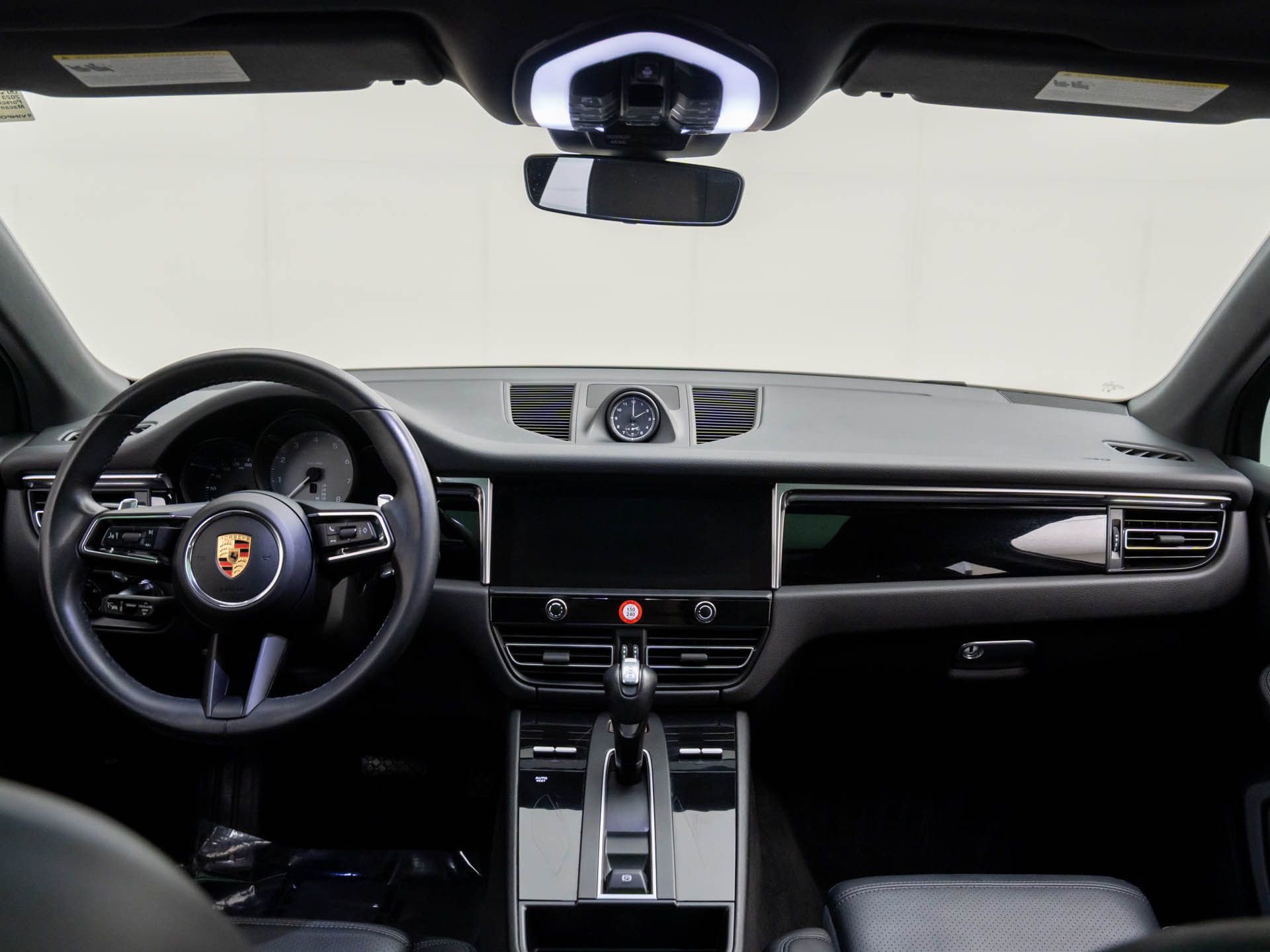 Certified 2023 Porsche Macan S image 11