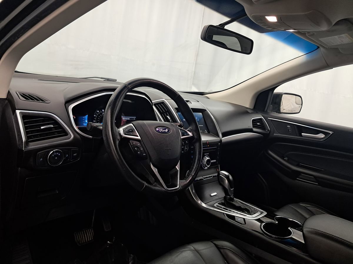 Used 2017 Ford Edge Titanium FWD image 8