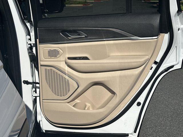 New 2025 Jeep Grand Cherokee Limited w/ Black Appearance Package image 16