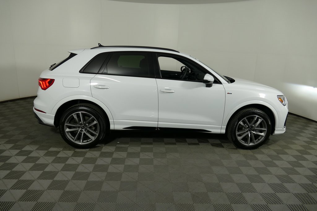 Certified 2025 Audi Q3 2.0T Premium w/ Black Optic Sport Package image 2