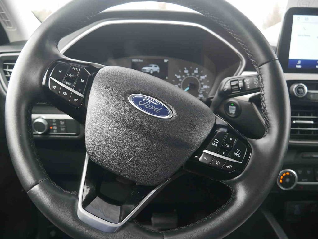 Used 2022 Ford Escape SE w/ SE Sport Appearance Package image 28