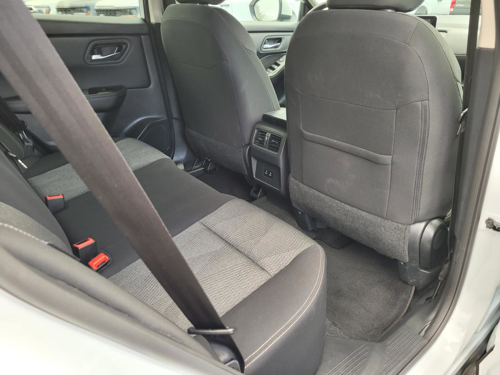 Used 2025 Nissan Rogue SV AWD/4WD image 19