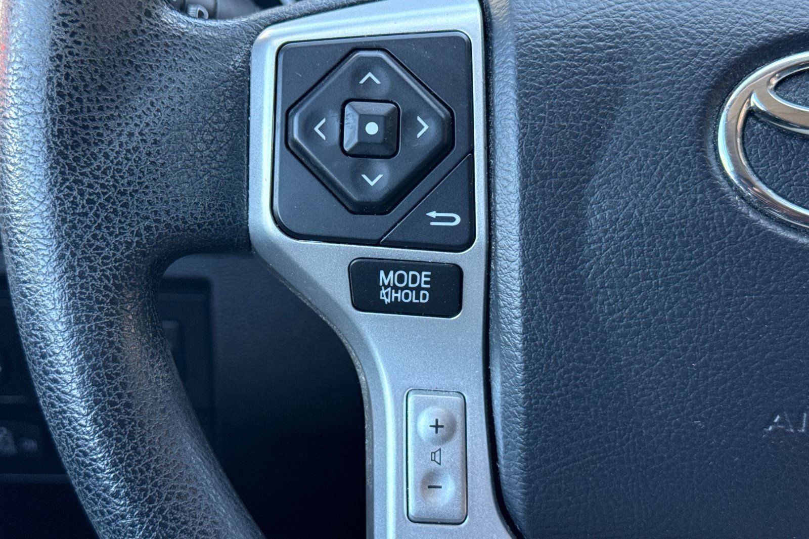 Used 2015 Toyota Tundra SR5 w/ SR5 Upgrade Package RWD image 34