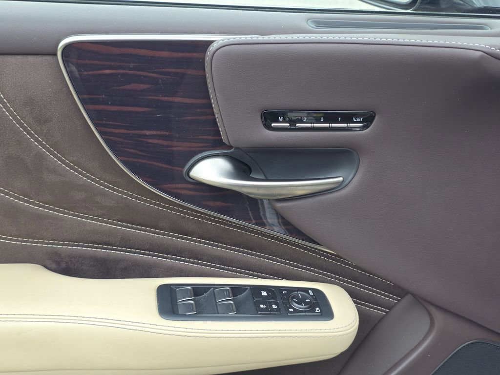 Used 2018 Lexus LS 500 AWD w/ Interior Upgrade Package image 27