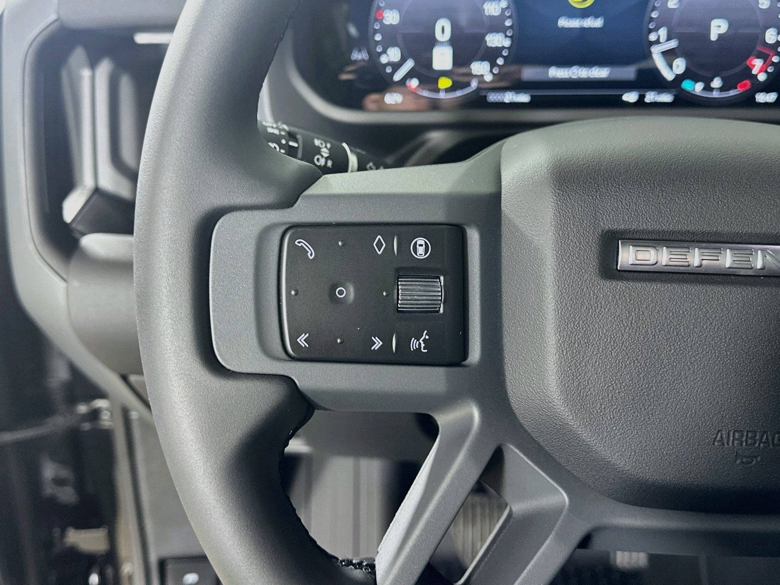 New 2026 Land Rover Defender 110 X-Dynamic SE AWD/4WD image 18