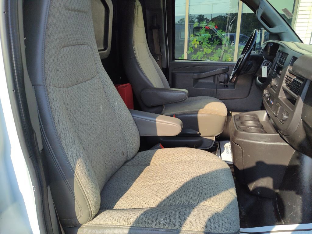 Used 2021 Chevrolet Express 2500 w/ Driver Convenience Package RWD image 19