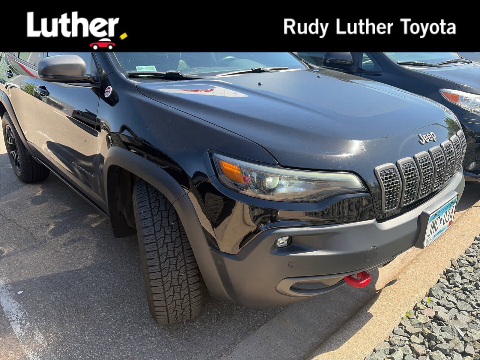 Used 2019 Jeep Cherokee Trailhawk AWD/4WD image 1