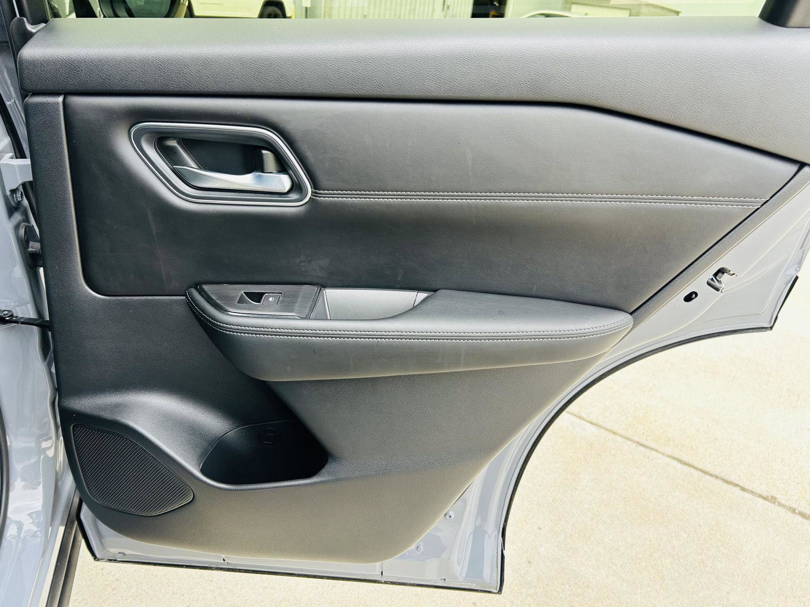 Used 2024 Nissan Rogue Platinum image 31