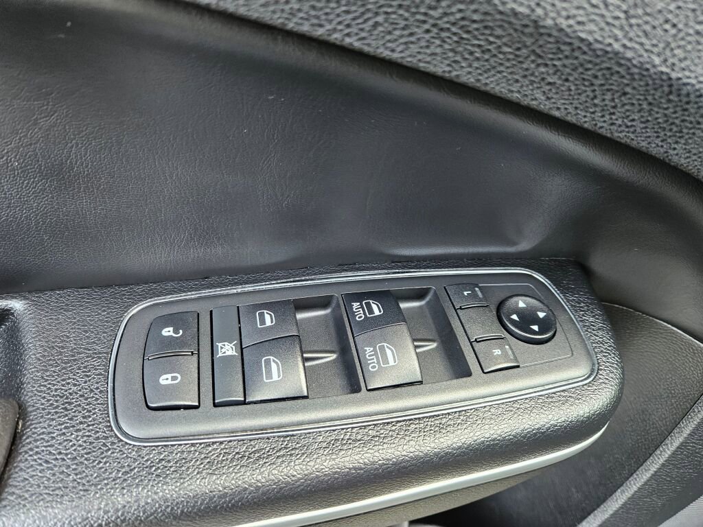 Used 2019 Chrysler 300 S w/ 300S Premium Group image 19