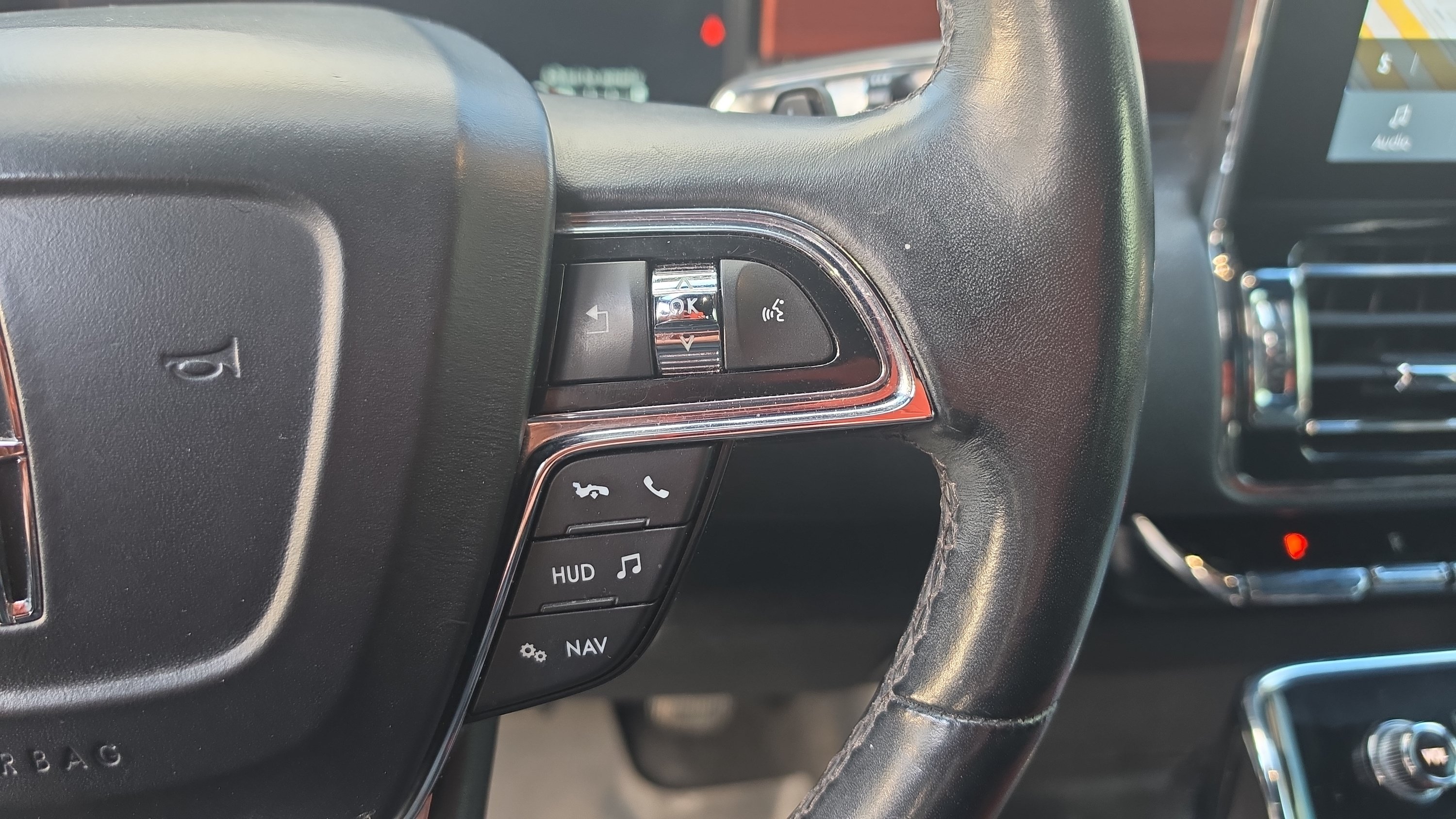 Used 2021 Lincoln Navigator Reserve w/ Luxury Package RWD image 13