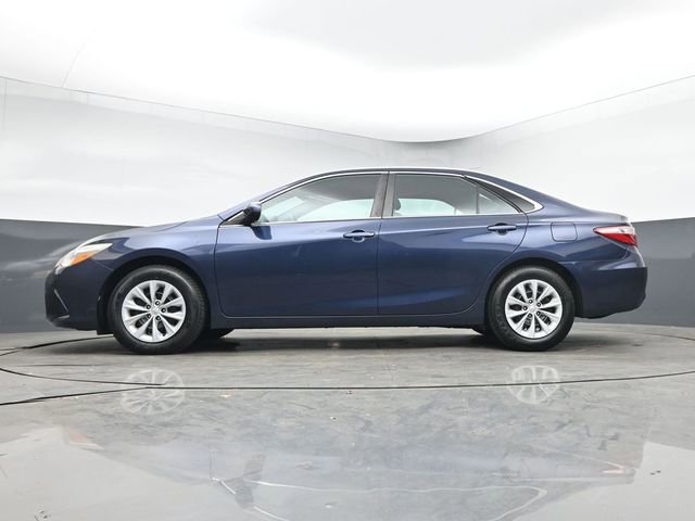 Used 2016 Toyota Camry LE image 32