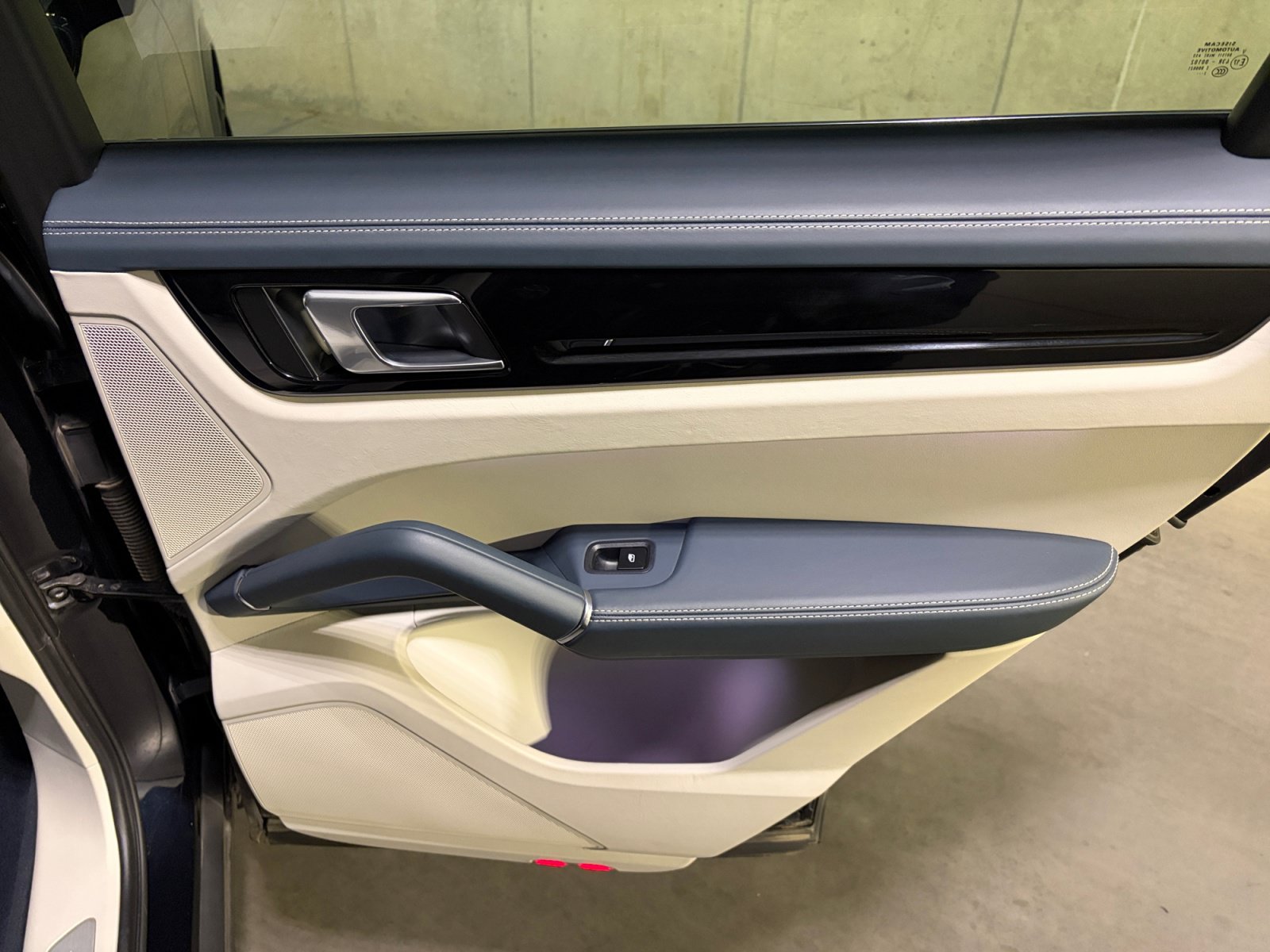 Certified 2023 Porsche Cayenne AWD/4WD image 26