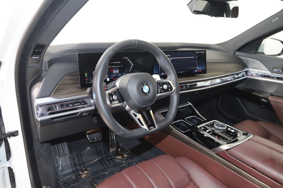 Used 2025 BMW 760i xDrive AWD/4WD image 39