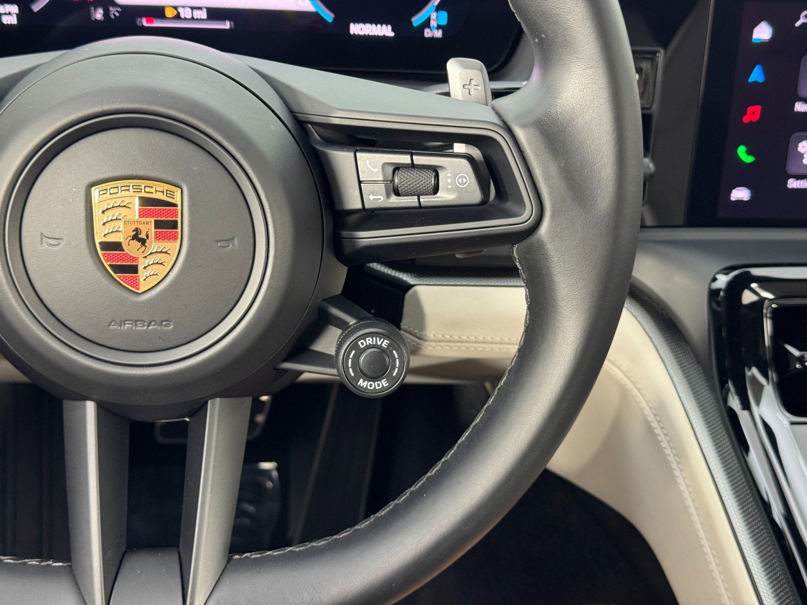 Used 2024 Porsche Panamera 4 w/ Premium Package image 22