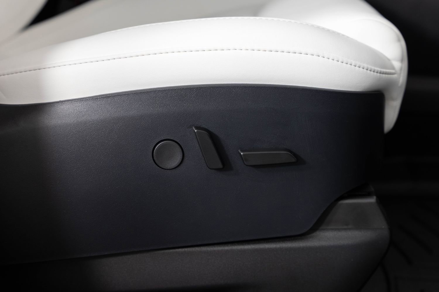 Used 2020 Tesla Model X Long Range image 33