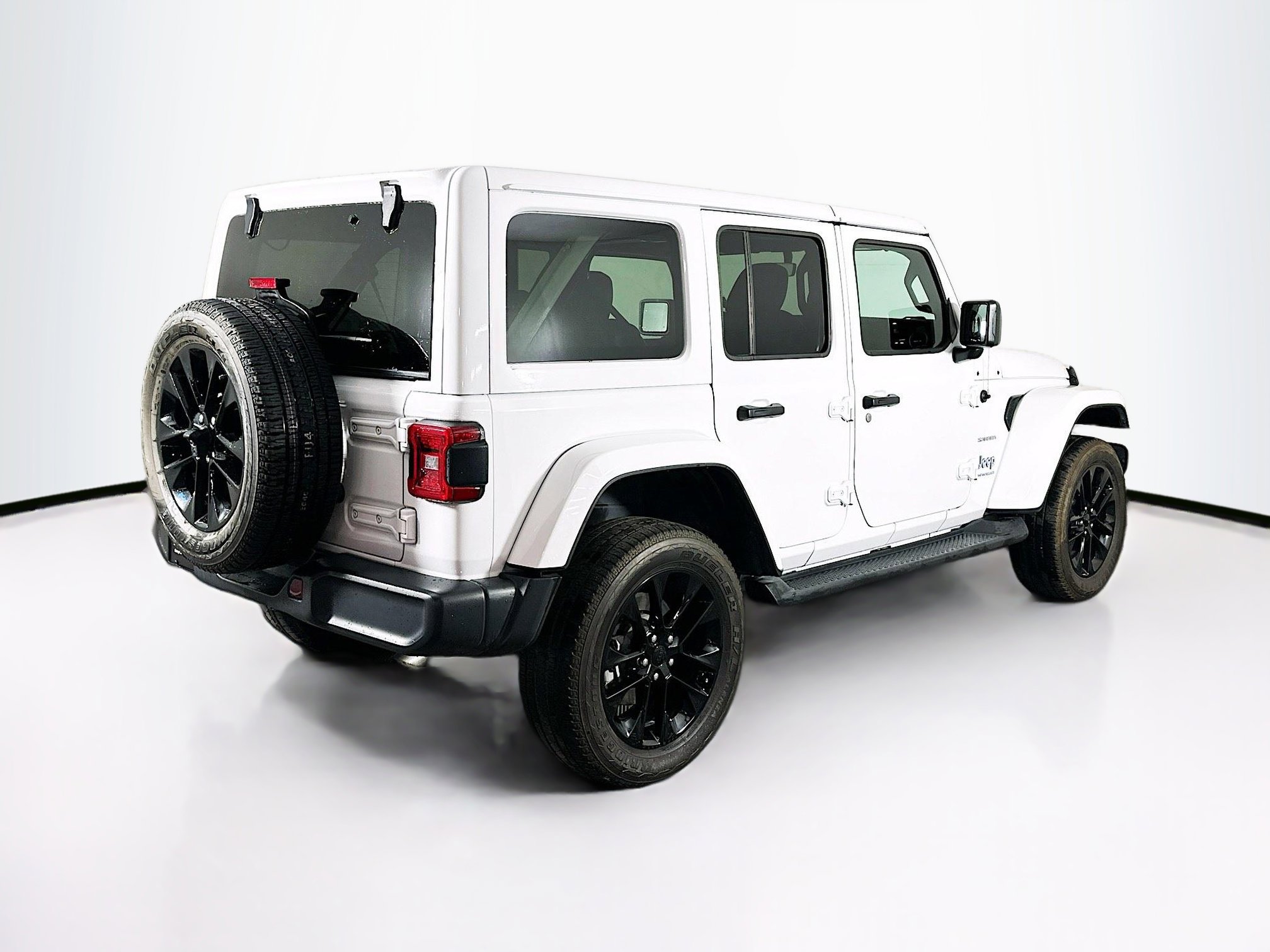 Used 2023 Jeep Wrangler Sahara w/ Cold Weather Group image 9