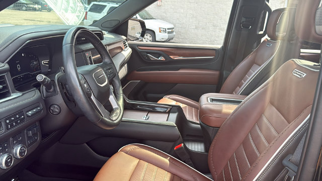 Used 2023 GMC Yukon Denali Ultimate AWD/4WD image 30