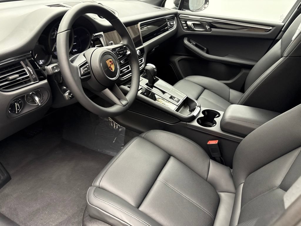 New 2026 Porsche Macan AWD/4WD image 5
