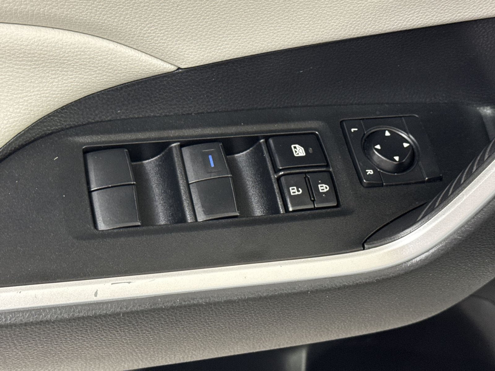 Used 2021 Toyota RAV4 XLE AWD/4WD image 27