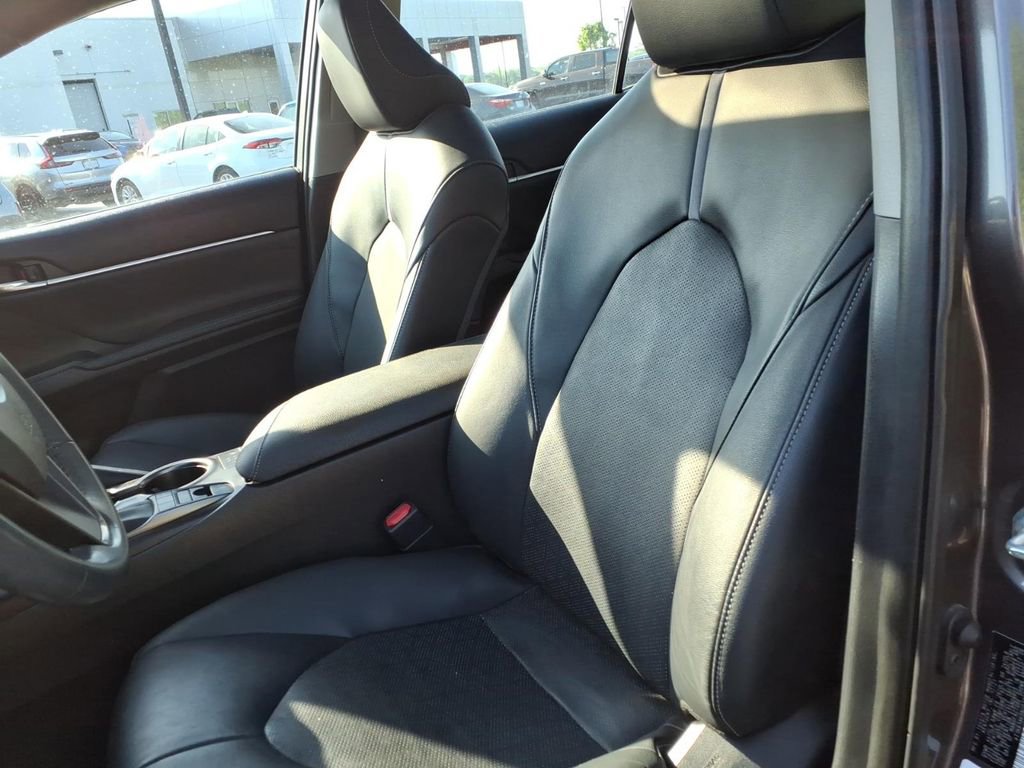 Used 2022 Toyota Camry XSE w/ Navigation Package image 15