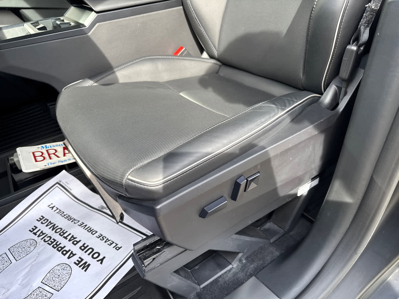 Used 2024 Tesla Cybertruck AWD Crew Cab image 15