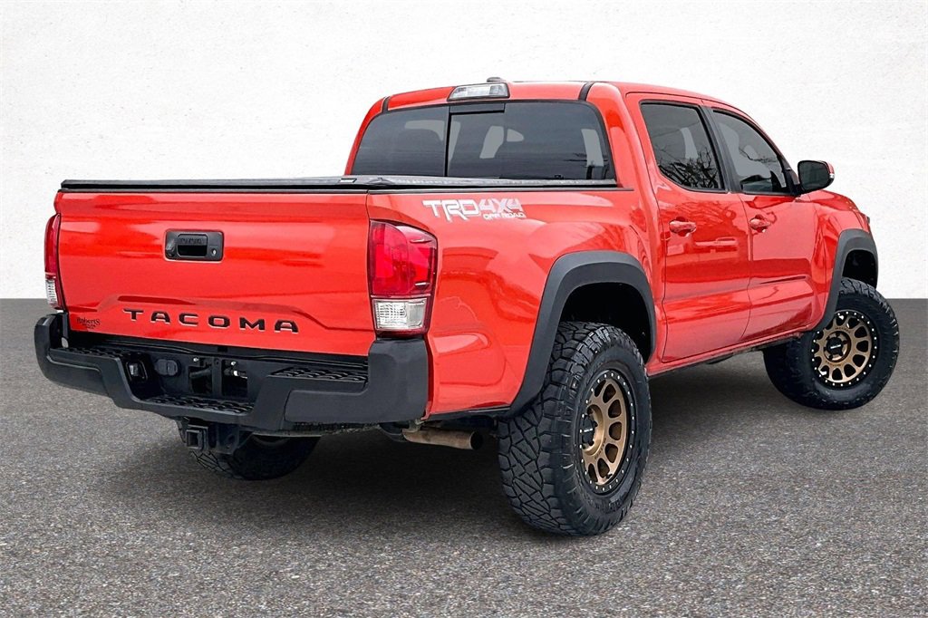 Used 2017 Toyota Tacoma TRD Off-Road image 6
