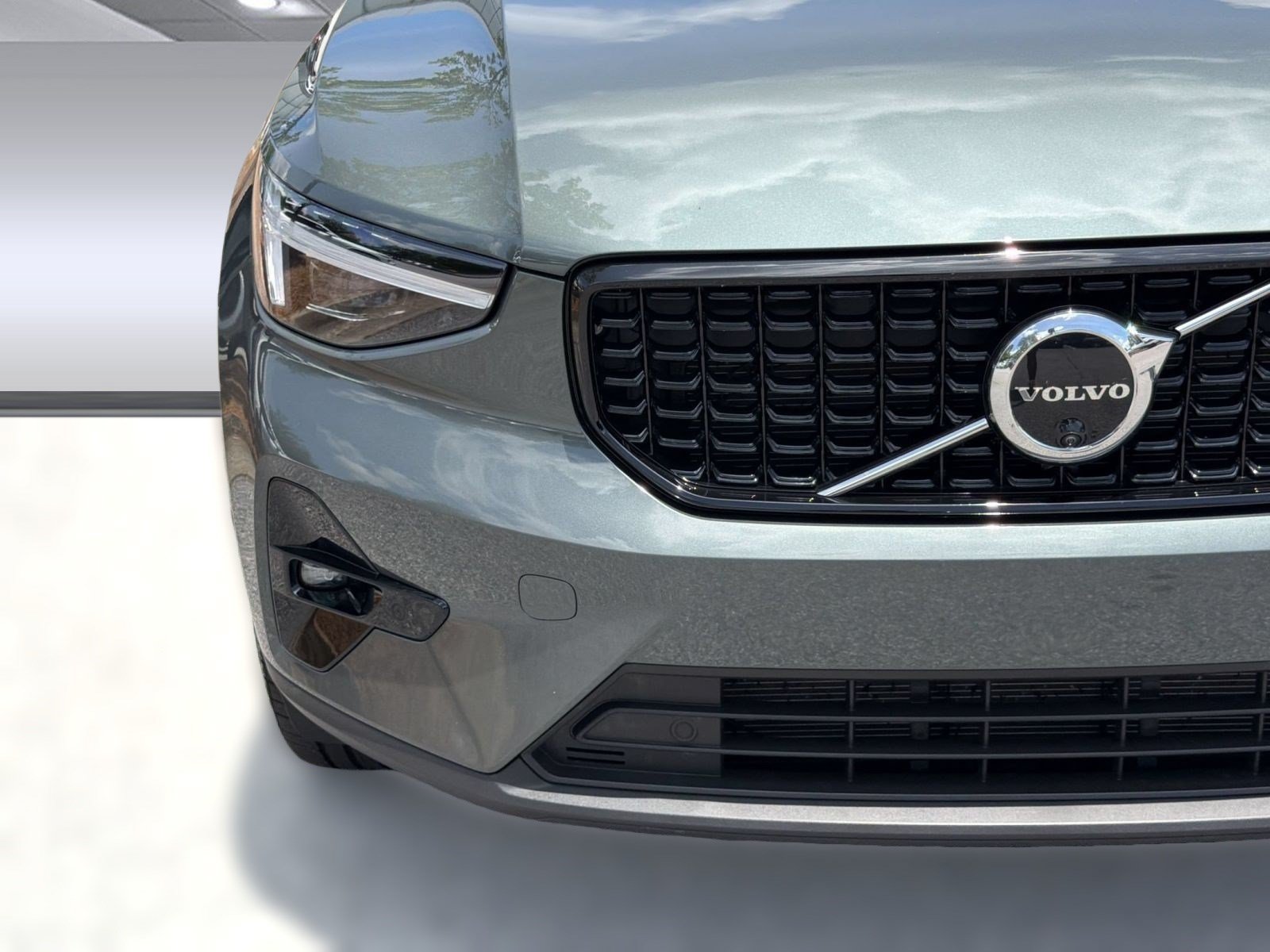 Certified 2026 Volvo XC40 B5 Plus AWD/4WD image 11