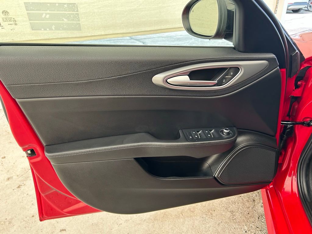 New 2025 Alfa Romeo Giulia w/ Driving Assist Package image 27