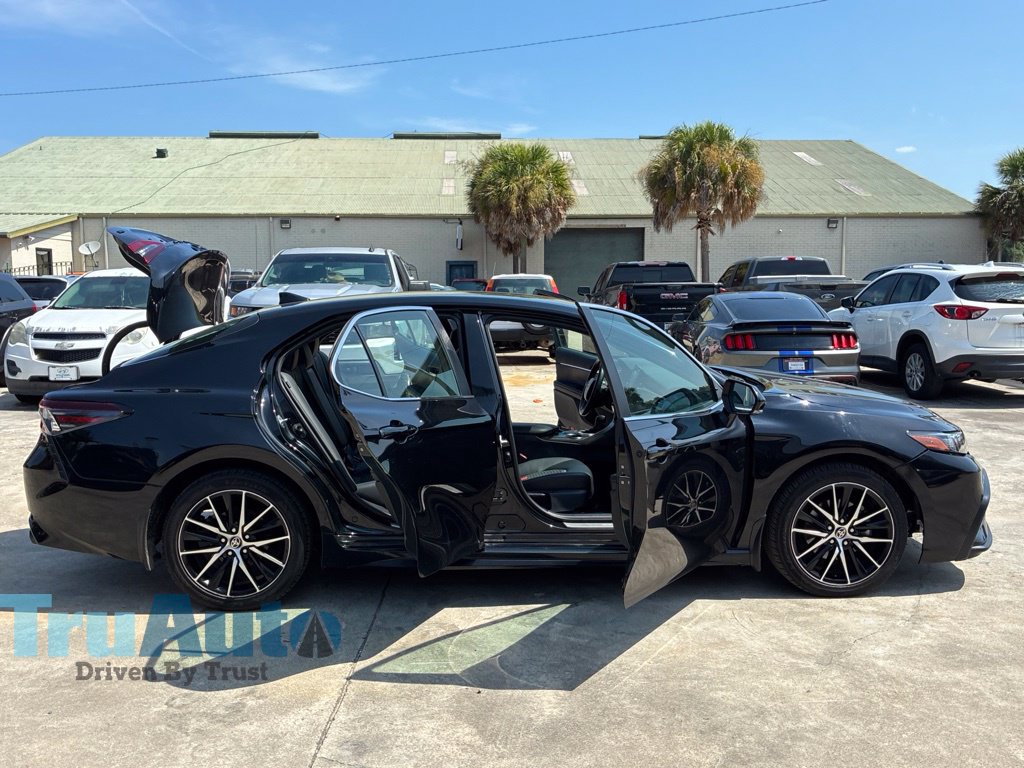 Used 2024 Toyota Camry SE FWD image 19