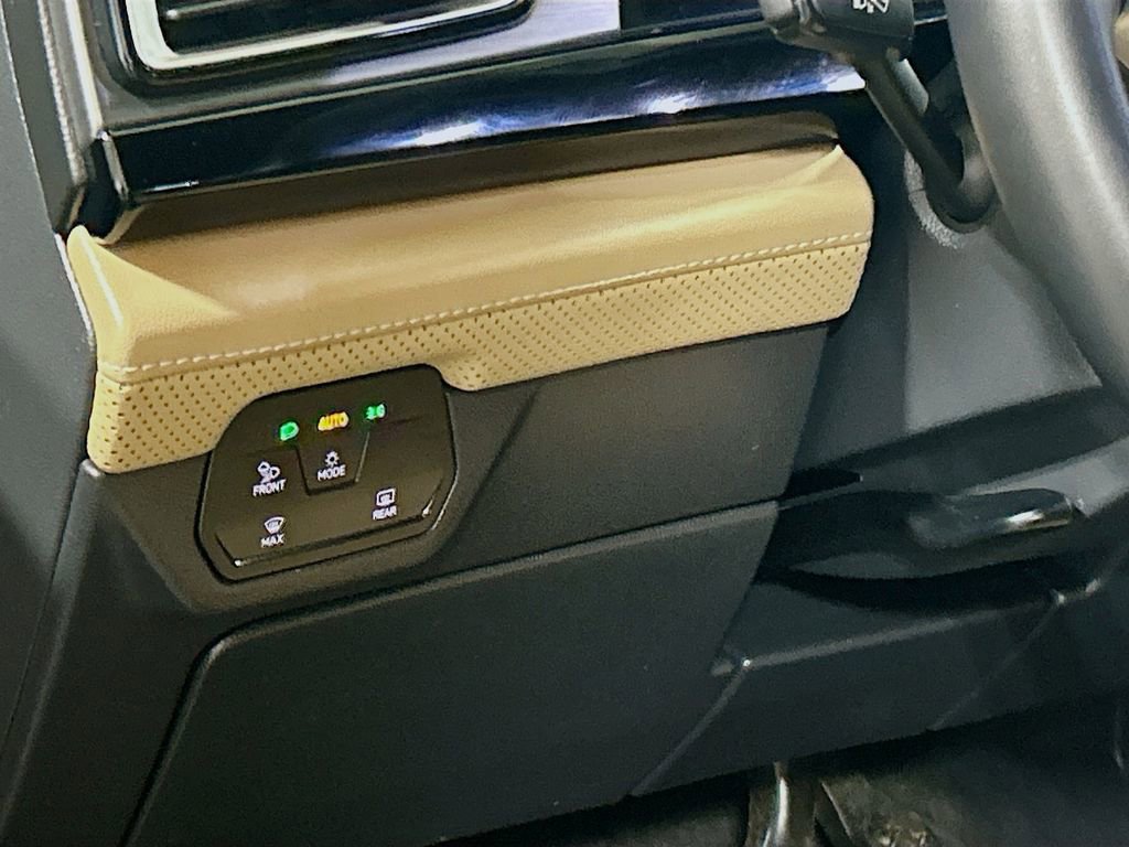 Used 2025 Volkswagen Atlas Cross Sport SE FWD image 8